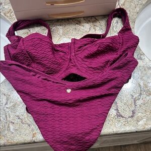Textured pink bikini set like new size 36D top medium bottoms